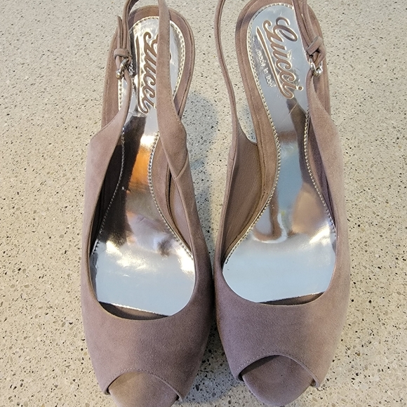 Shoes - Picture 4 of 5